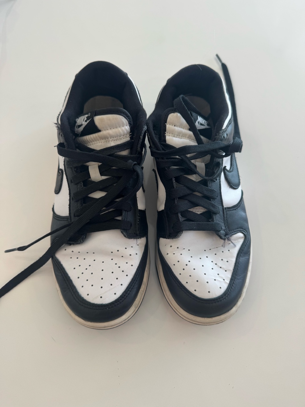 Nike Dunk Low Retro
White Black Panda